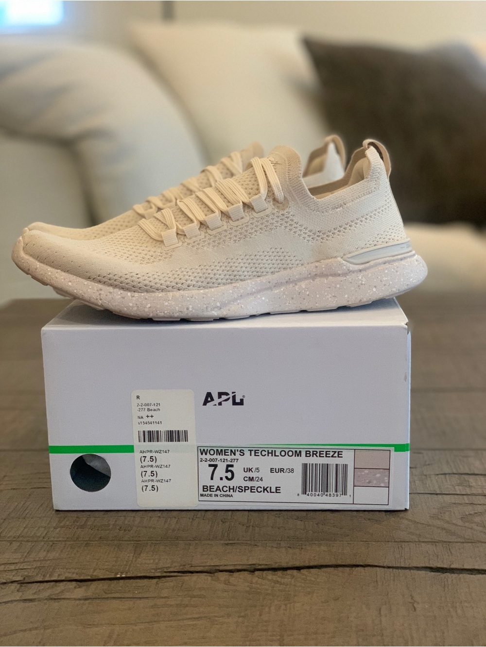 Like new—-APL Women's Techloom Breeze Sneakers in Beach
